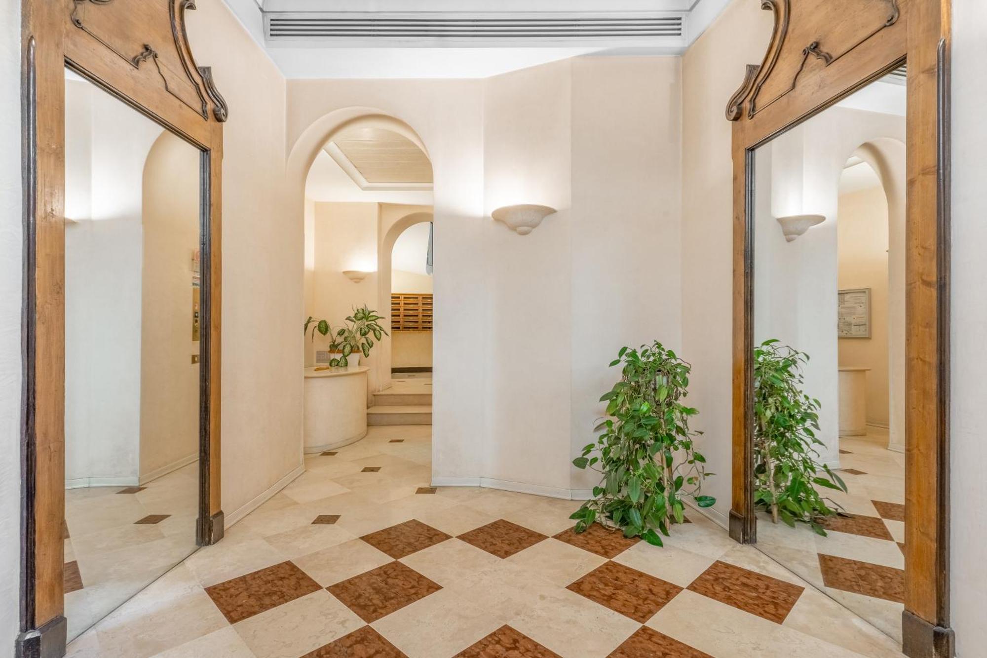 Central Luxurious Apartment Duomo A/C-Wi-Fi Free มิลาน ภายนอก รูปภาพ